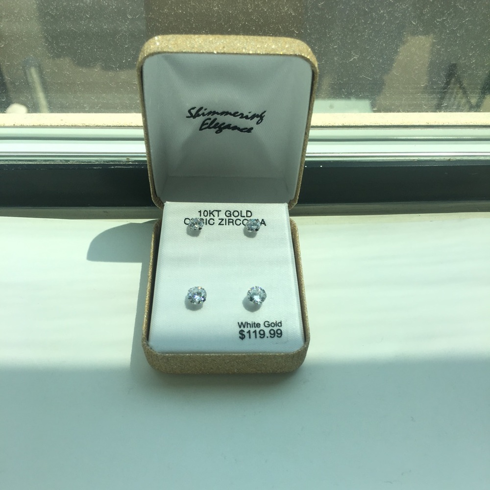 10k ELEGANCE White Gold Cubic Zirconia Earrings